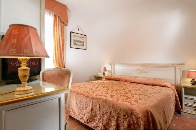 Classic Tek Büyük veya İki Ayrı Yataklı Oda