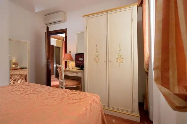 Classic Tek Büyük veya İki Ayrı Yataklı Oda