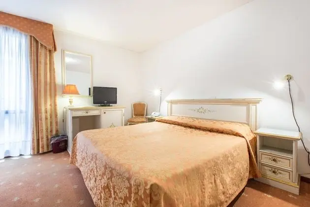 Classic Tek Büyük veya İki Ayrı Yataklı Oda