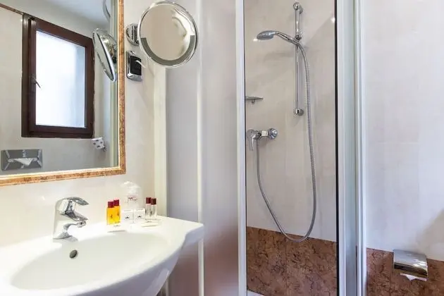 Classic Tek Büyük veya İki Ayrı Yataklı Oda