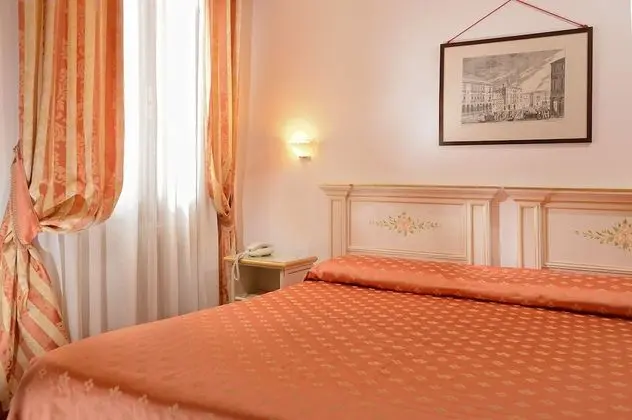 Tek Büyük Yataklı Oda, Ek Bina