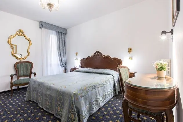 Tek Büyük Yataklı Oda, Ek Bina