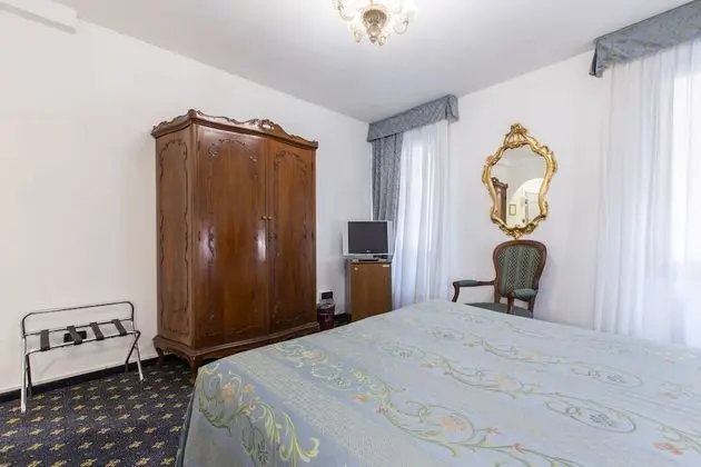 Tek Büyük Yataklı Oda, Ek Bina