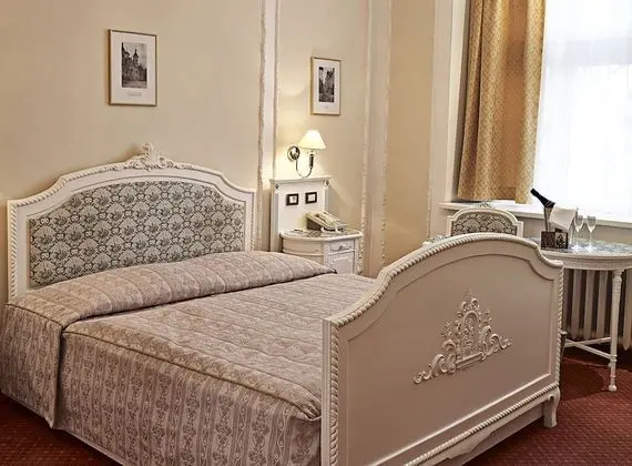 Standard Tek Büyük Yataklı Oda