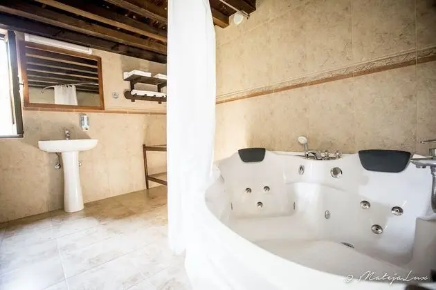 Superior Room with Fireplace & Spa Bath