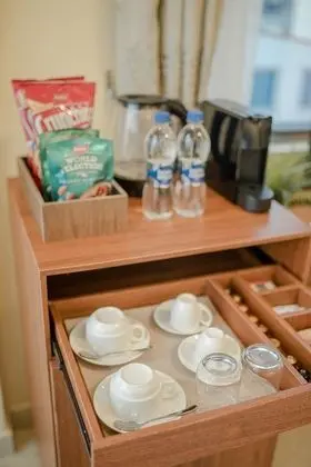 Deluxe Tek Büyük veya İki Ayrı Yataklı Oda, Balkon, Kısmi Deniz Manzaralı