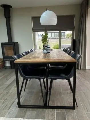 Ev