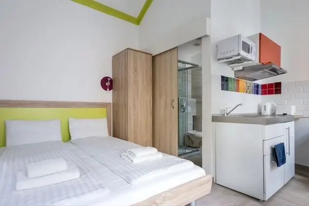 Stüdyo, Bahçe Manzaralı