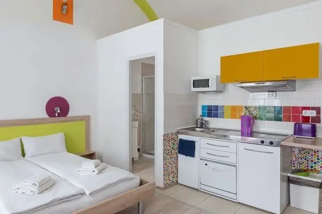 Stüdyo, Bahçe Manzaralı
