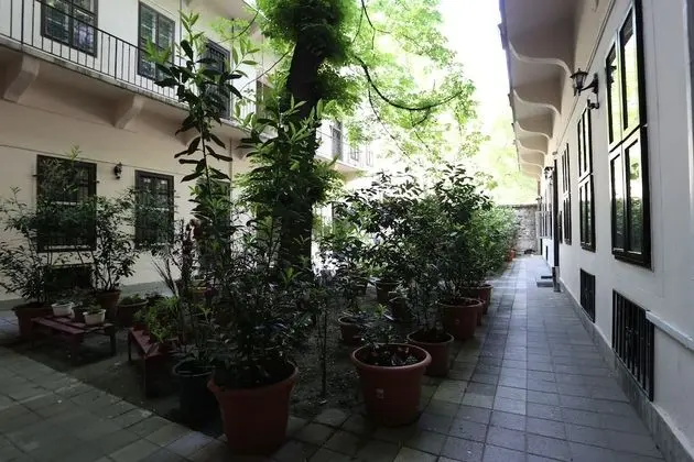 Stüdyo, Bahçe Manzaralı