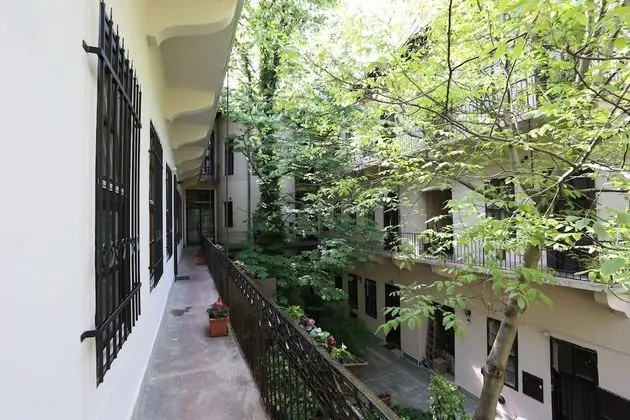 Stüdyo, Bahçe Manzaralı