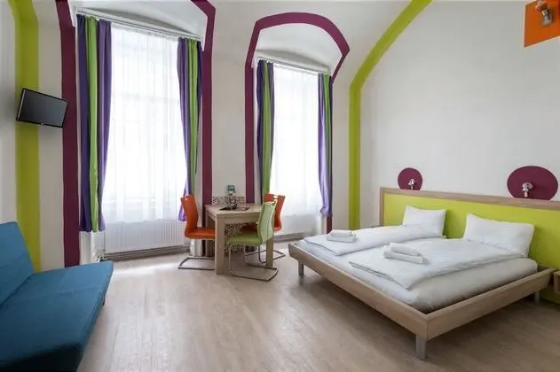Stüdyo (Large Studio)