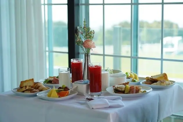 Family Ev (Breakfast for 4 included)