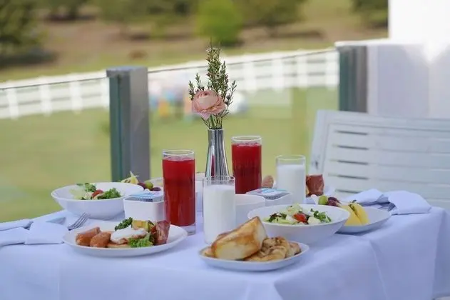 Luxury Ev (Breakfast for 2 included)