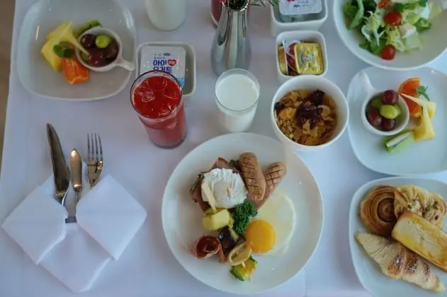 Luxury Ev (Breakfast for 2 included)