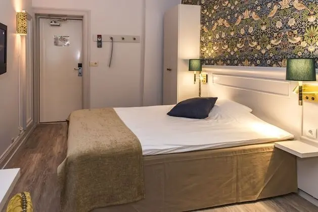 Classic Tek Büyük Yataklı Oda