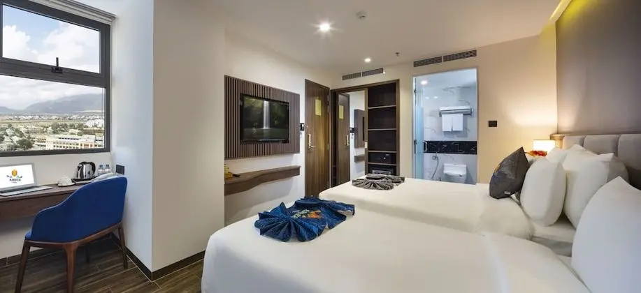 Deluxe Üç Kişilik Oda, Şehir Manzaralı