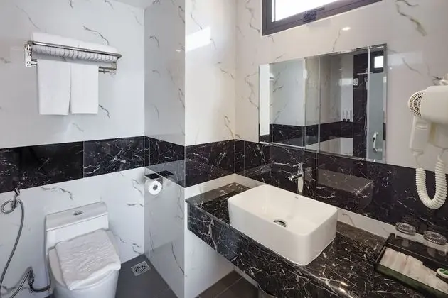 Deluxe Üç Kişilik Oda, Şehir Manzaralı