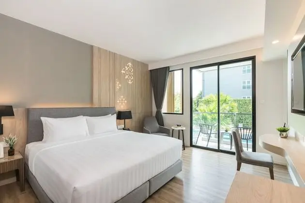 Deluxe Pool View - Double