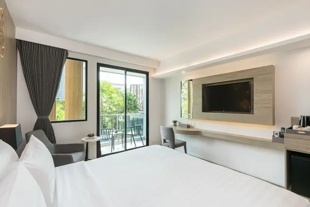 Deluxe Pool View - Double