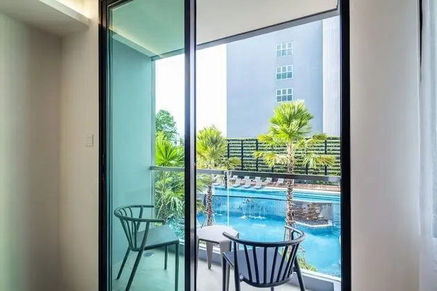 Deluxe Pool View - Double