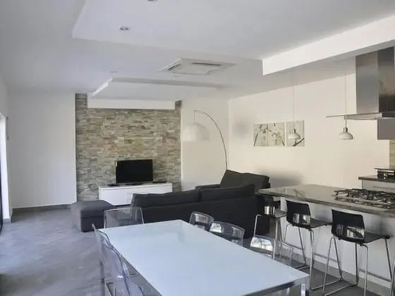 Villa (I)