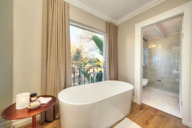 Honeymoon Suite