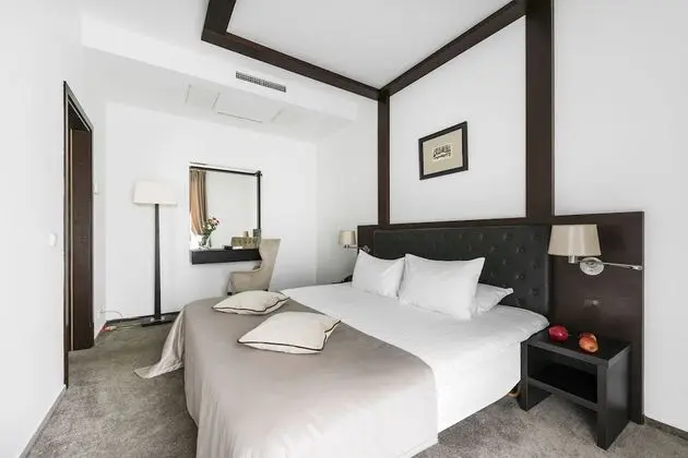 Süit (Bedroom and Living Room)