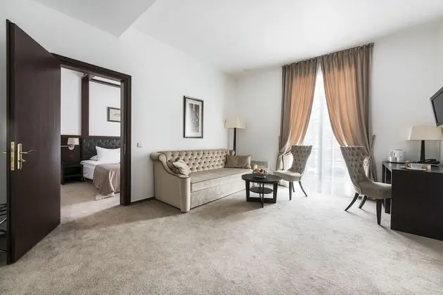 Süit (Bedroom and Living Room)