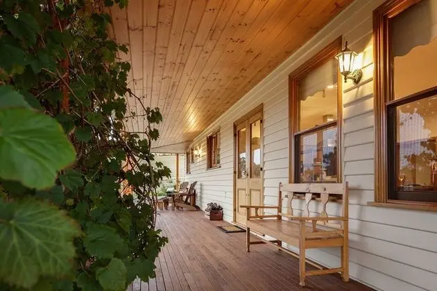 Tek Büyük veya İki Ayrı Yataklı Oda (Huon Pine Room)