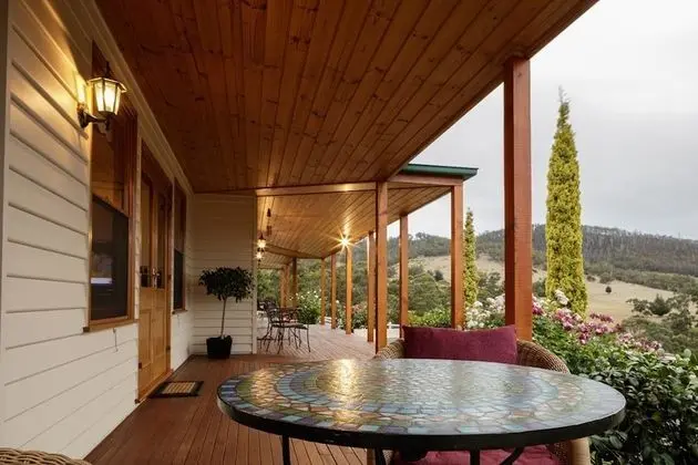 Tek Büyük veya İki Ayrı Yataklı Oda (Huon Pine Room)
