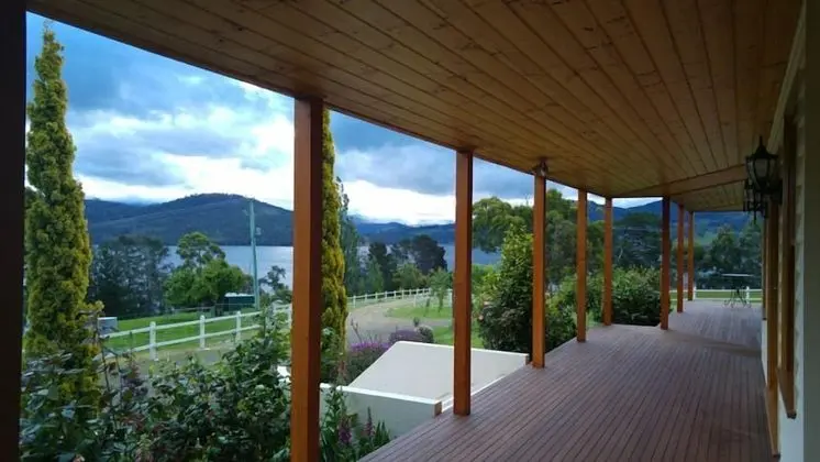Tek Büyük veya İki Ayrı Yataklı Oda (Huon Pine Room)