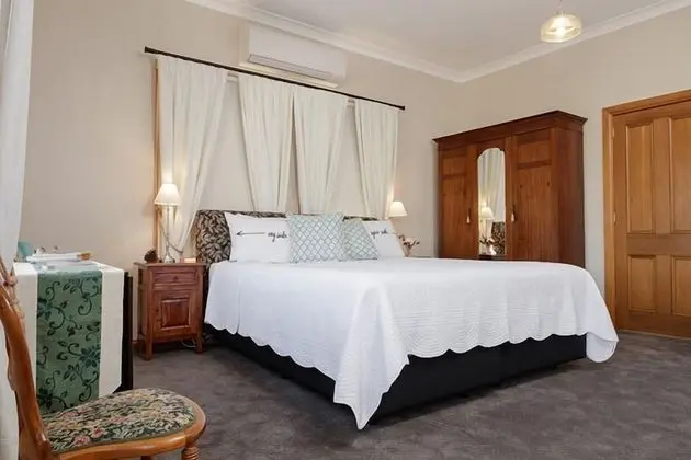 Tek Büyük veya İki Ayrı Yataklı Oda (Silver Wattle Room)