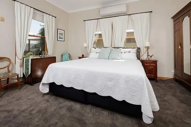 Tek Büyük veya İki Ayrı Yataklı Oda (Silver Wattle Room)