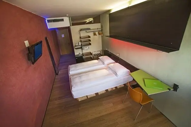 Tek Büyük Yataklı Oda, Göl Manzaralı (ambient)