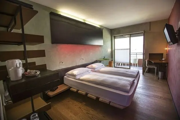 Tek Büyük Yataklı Oda, Göl Manzaralı (ambient)