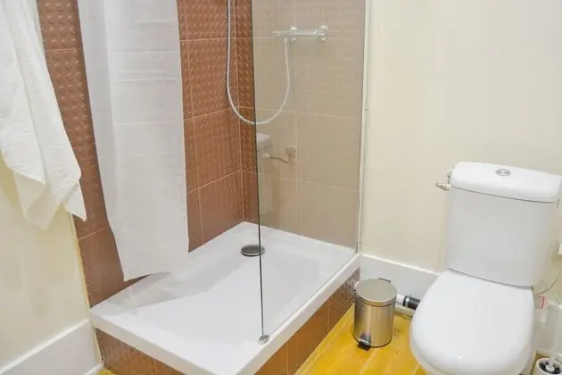 Comfort Tek Büyük Yataklı Oda, Ortak Banyo, Avlu Manzaralı (Terrace)