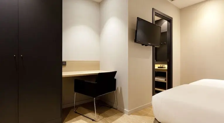 Comfort Tek Büyük veya İki Ayrı Yataklı Oda, Balkon, Şehir Manzaralı