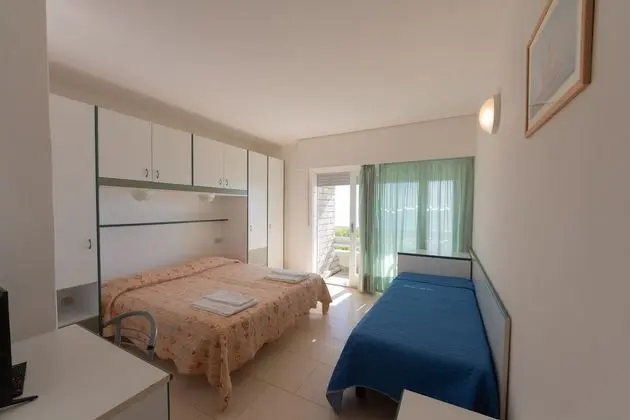 Üç Kişilik Oda, Deniz Manzaralı