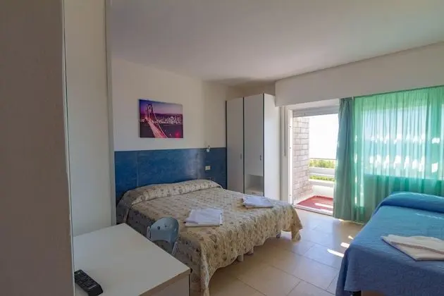 Üç Kişilik Oda, Deniz Manzaralı