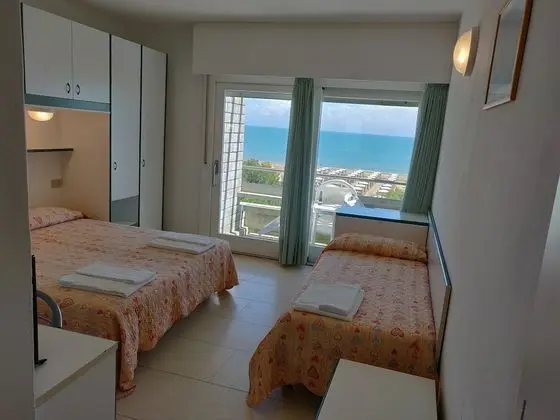 Üç Kişilik Oda, Deniz Manzaralı