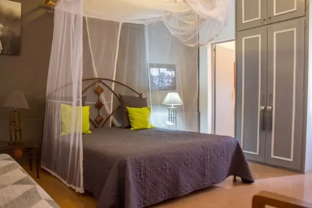 Üç Kişilik Oda (Bogolan)