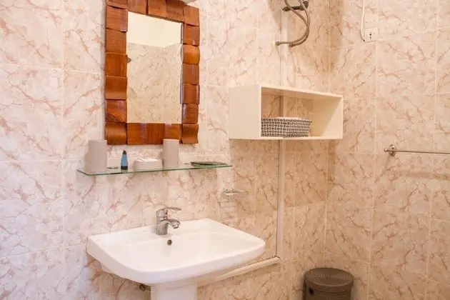 Üç Kişilik Oda (Bogolan)