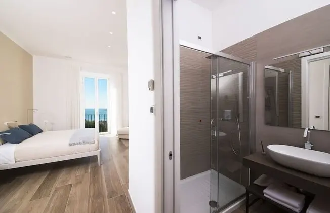 Deluxe Tek Büyük Yataklı Oda, Deniz Manzaralı