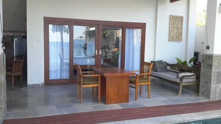 Deluxe Tek Büyük Yataklı Oda, Havuz Manzaralı
