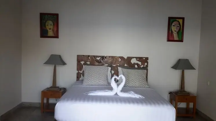 Deluxe Tek Büyük Yataklı Oda, Havuz Manzaralı