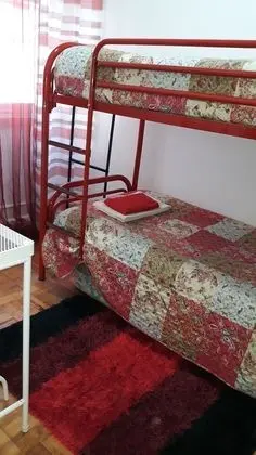 Tek Kişilik Oda, Ortak Banyo (Vermelho)