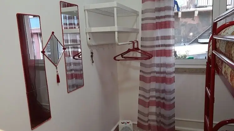 Tek Kişilik Oda, Ortak Banyo (Vermelho)