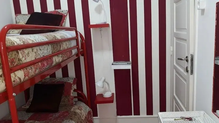 Tek Kişilik Oda, Ortak Banyo (Vermelho)