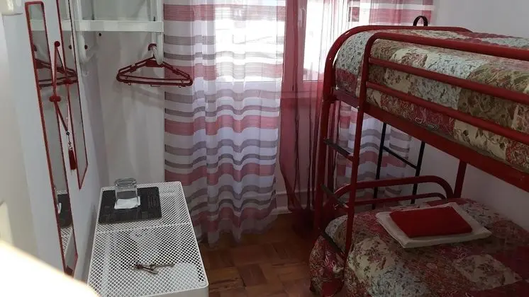 Tek Kişilik Oda, Ortak Banyo (Vermelho)